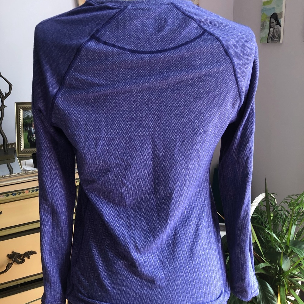 Saucony women’s LS workout top Thumbholes!